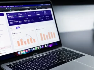 Business analytics dashboard representing structured product comparison and evidence-based evaluation