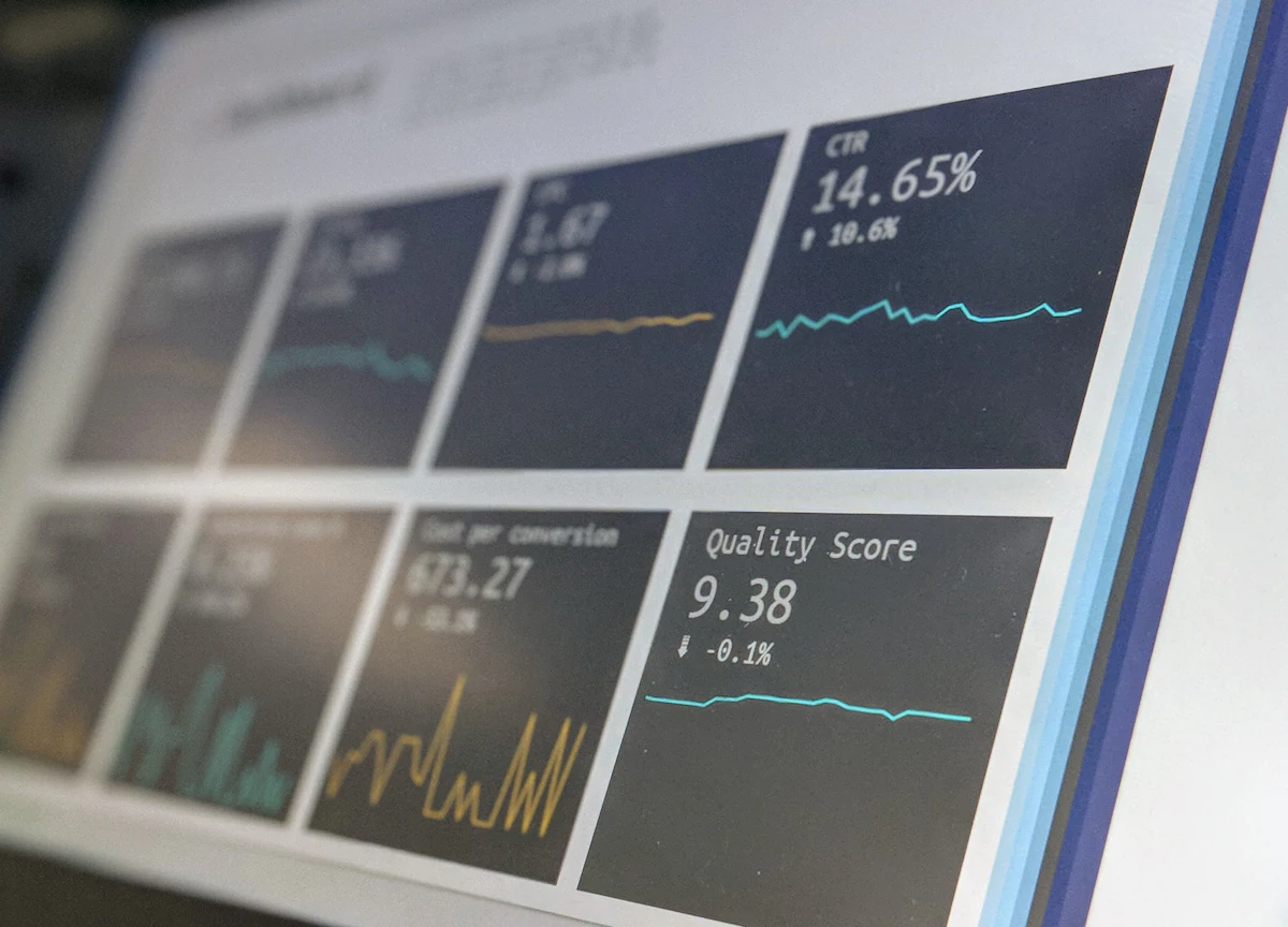 B2B SaaS pipeline analytics connecting organic discovery with qualified leads
